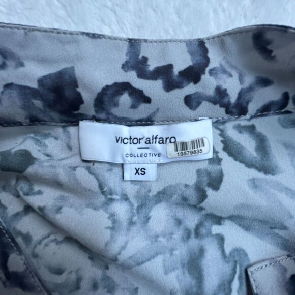 Victor Alfaro Collective Floral Print Button Up Shirt XS Gray/Black Short Sleeve - Picture 3 of 7